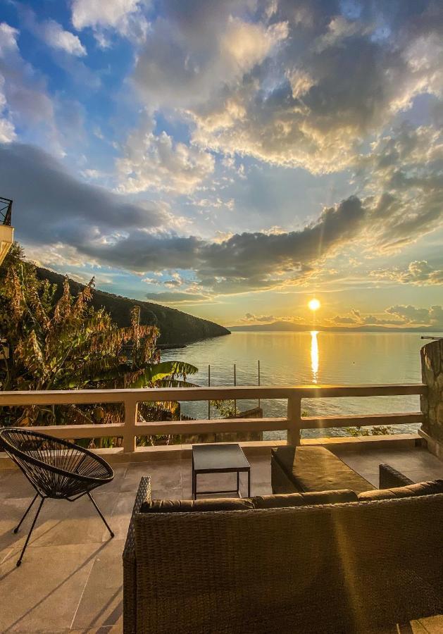 Poseidon'S Bayview Apartment Kitriai Bagian luar foto
