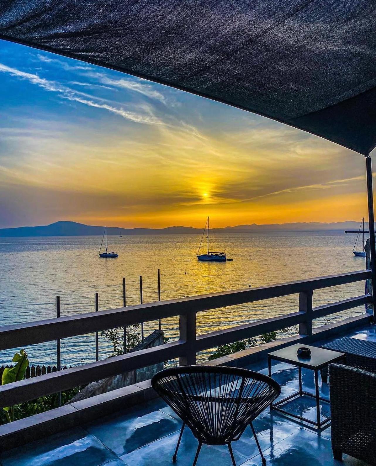 Poseidon'S Bayview Apartment Kitriai Bagian luar foto